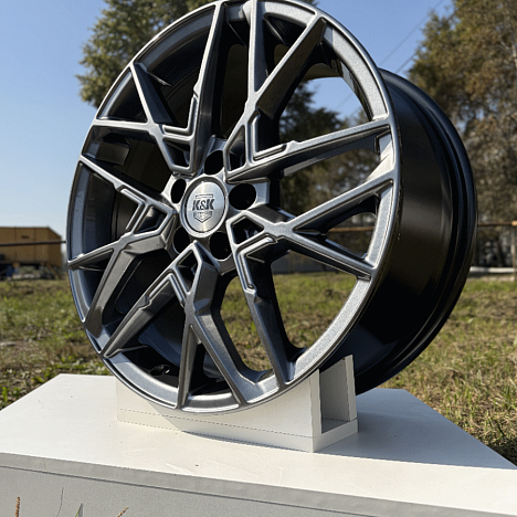 Вудроф (КС1044) 7.000xR18 5x114.3 DIA60.1 ET45 дарк платинум